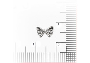 Брошка зі стразами для нігтів Срібний бант у формі метелика за ціною 15₴  у категорії Переглянуті товари
