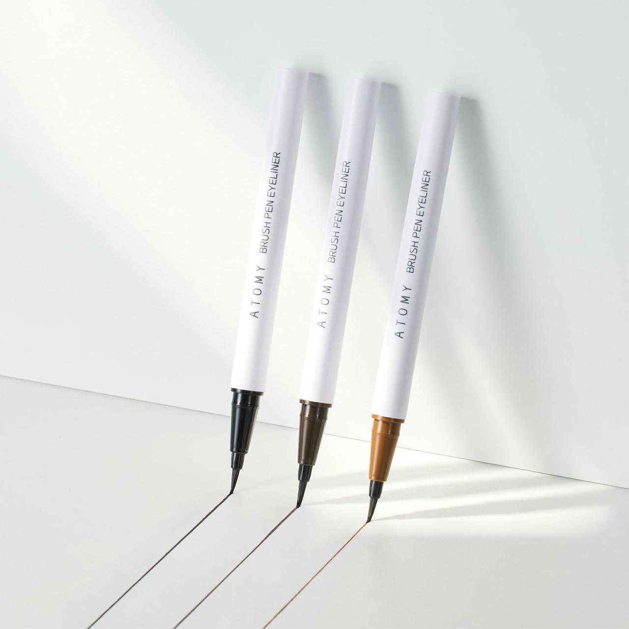 Підводка-фломастер для очей чорна Brush Pen Eyeliner