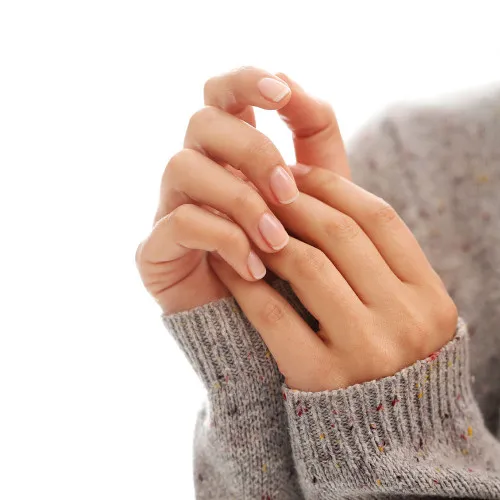 Догляд за нігтями в холодну пору року: секрети захисту від пересихання і ламкості