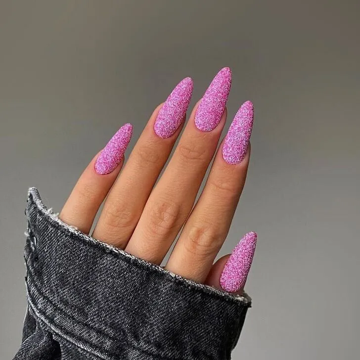 Рожевий манікюр для нігтів дизайн